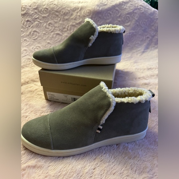 Women’s size 10 slip on suede and fleece Cambon Ankle booties / shoes New in Box - Picture 1 of 11